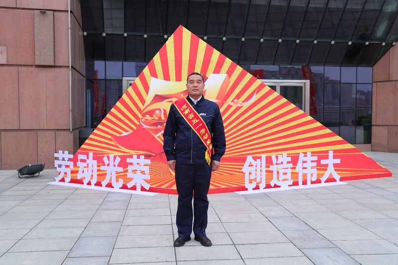 致敬劳动者|河南ag九游会j9集团机装五班李杰荣获“河南省五一劳动奖章”