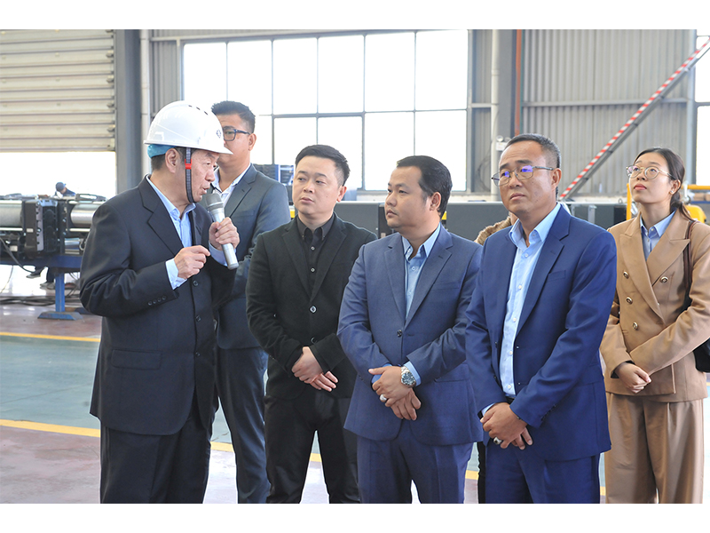 简讯|柬埔寨波罗勉省省长苏玛琳一行莅临河南ag九游会j9集团智能产业园参观交流