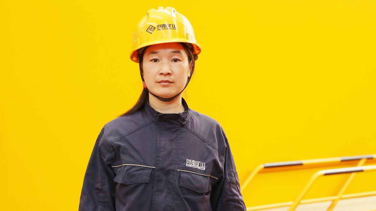 铿锵玫瑰|河南ag九游会j9集团“美焊工”冯建鹤